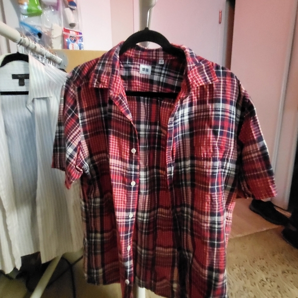Uniqlo short sleeve - Picture 1 of 3